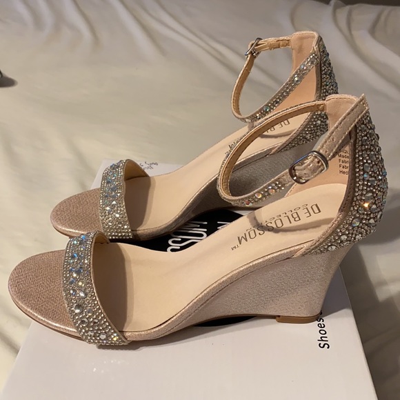 Blush size 6.5 wedge heels with rhinestones - Picture 2 of 4